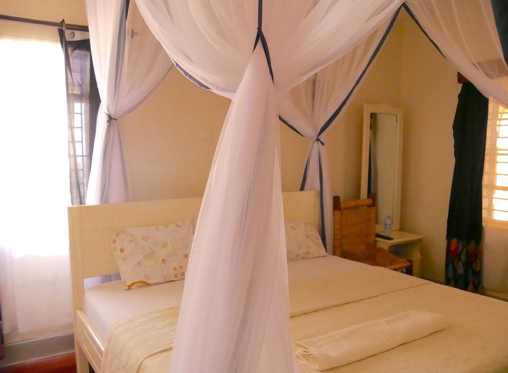 Hotel Acacia City カンパラ エクステリア 写真